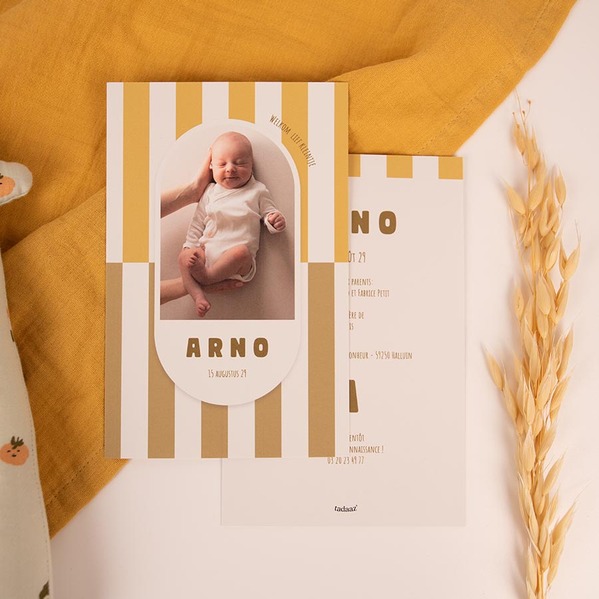 Staande geboortekaart met strepen in twee kleuren en foto TA05500-2600118-03-100