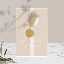 luxe trouwkaart met gouden lakzegel en wikkel van kalkpapier TA0110-2300007-03 1