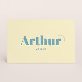 minimalistisch geboortekaartje in butter yellow met naam in babyblauw TA05500-2600075-03 1