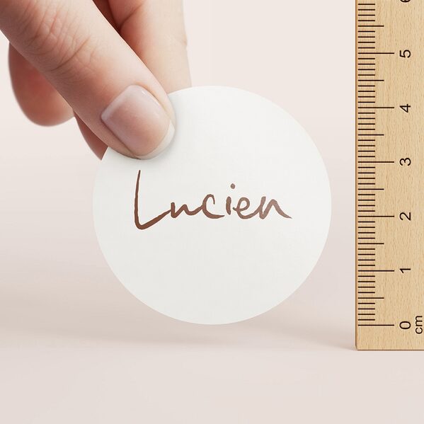 ronde sticker geboorte wit met naam in bruin TA05905-2600070-03 2