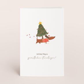 Lustige Weihnachtskarte mit gezeichnetem Hund und Weihnachtsbaum