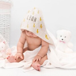 baby badcape met naam en luipaard TA14803-2200009-03 1