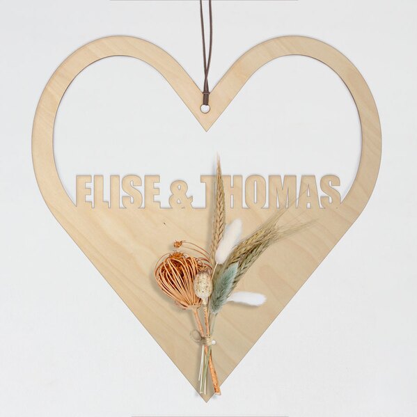 houten hartjes decoratie met namen en droogbloemen TA14810-2300002-03 1