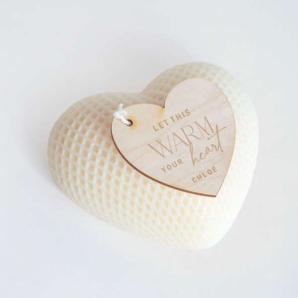 hartvormige kaars soft white met houten tekstlabel TA14971-2300010-03 1