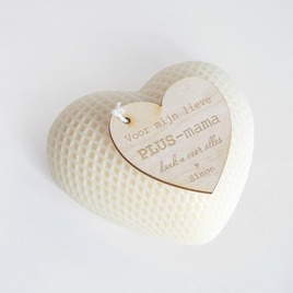soft white kaarsje met hartvormig houten labeltje TA14971-2400003-03 1
