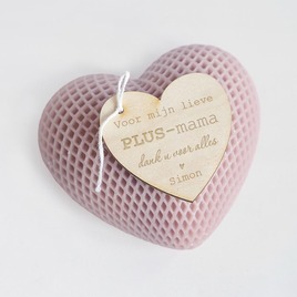 blush pink kaarsje met hartvormig houten label TA14971-2400004-03 1