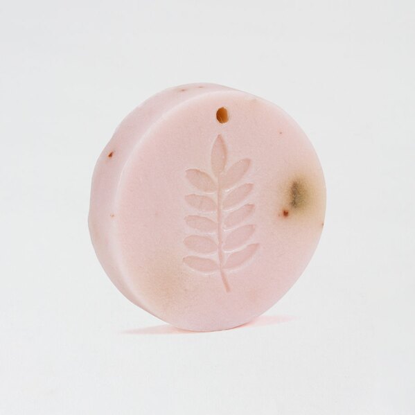 ronde artisanale pink cloud zeepjes met takje gegraveerd TA282-217-03 1