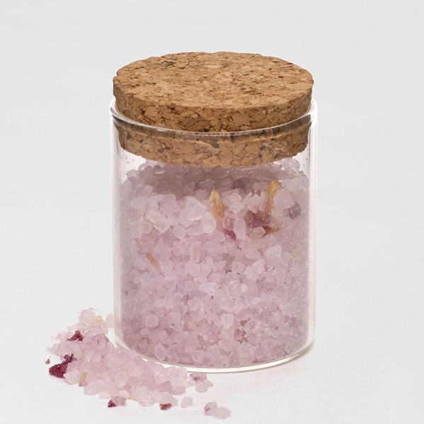 glazen potjes met roze badzout als lentefeest bedankje TA482-200-03 1