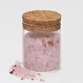 glazen-potjes-met-roze-badzout-als-lentefeest-bedankje-TA482-200-03-1